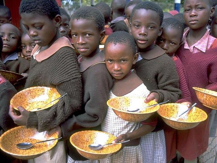 Warten auf eine Mahlzeit: In vier Ländern - Tschad, Madagaskar, Jemen und Sambia - ist die Hungerlage "sehr ernst".