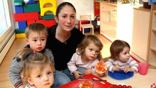 Erzieherin Gülay Kara mit ihren Kleinen Erzieherin Gülay Kara mit ihren Kleinen