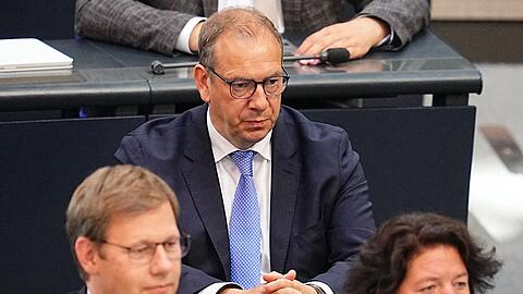 Der Niedersachse war bis Ende 2021 bereits verteidigungspolitischer Sprecher der Unionsfraktion.