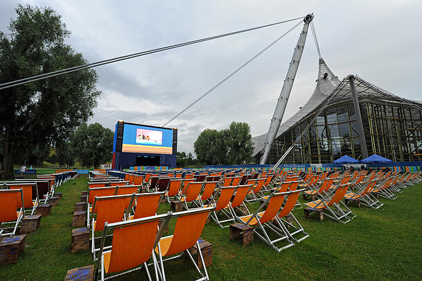 Im Kino am Olympiasee soll die Freiluftsaison am 20. Mai beginnen. (Archivbild)