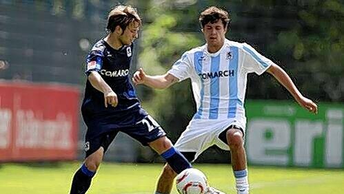 Daniel Halfar (li.) konnte sich bei 1860 wegen seines kranken Babys bisher noch nicht voll auf Fußball konzenterieren. Daniel Halfar (li.) konnte sich bei 1860 wegen seines kranken Babys bisher noch nicht voll auf Fußball konzenterieren.