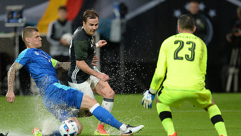 Eine Neuauflage der "Wasserschlacht von Augsburg" gibt es im EM-Achtelfinale.
