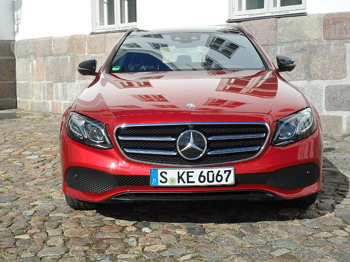 Typisch Mercedes - nicht nur wegen des Sterns: Die neue E-Klasse ist Ausdruck des aktuellen Design-Geschmacks.