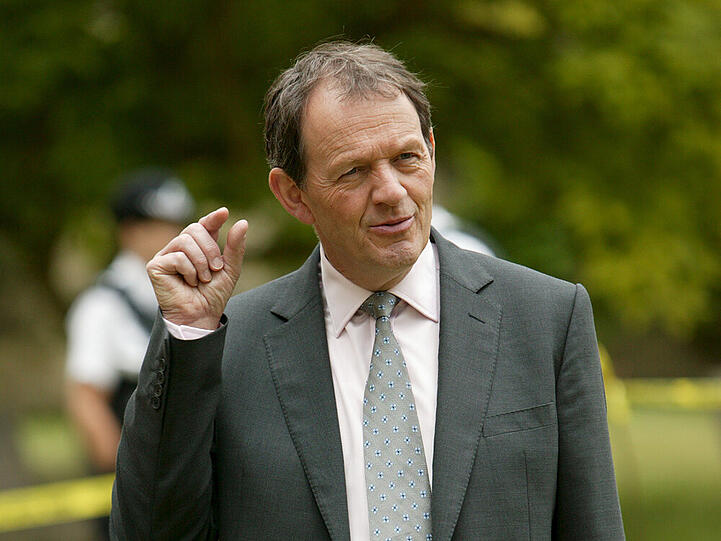 Inspektor Robert Lewis (Kevin Whately)