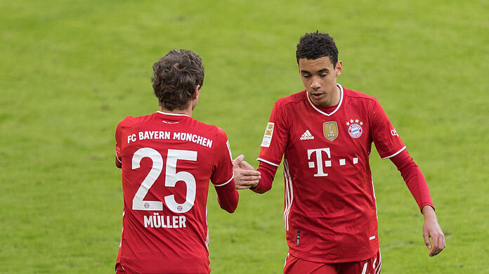 Thomas Müller (links) und Jamal Musiala (rechts) könnten bald gemeinsam für Deutschland auflaufen.