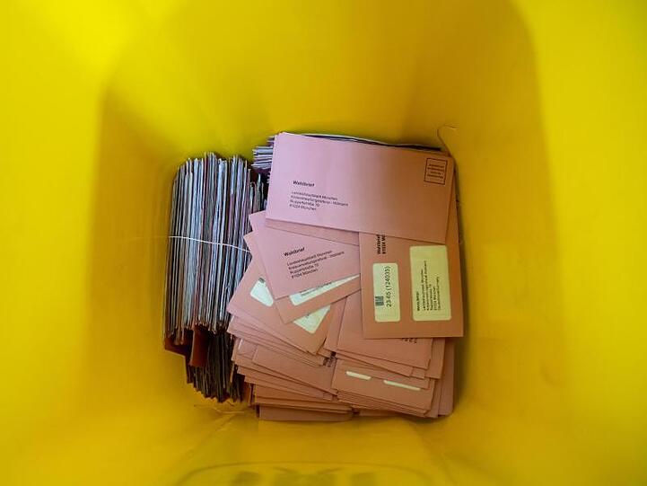 Wahlbriefe zur Briefwahl in Bayern. Foto: Sven Hoppe/dpa