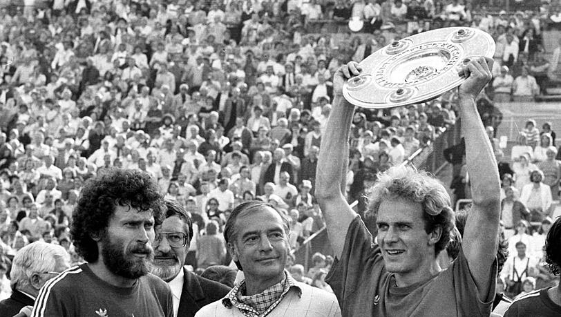 "Wir haben uns blind verstanden, ohne je darüber reden zu müssen", sagt Rummenigge über Paul Breitner (l.). In der Mitte: Der damalige Bayern-Meistertrainer Pal Csernai.