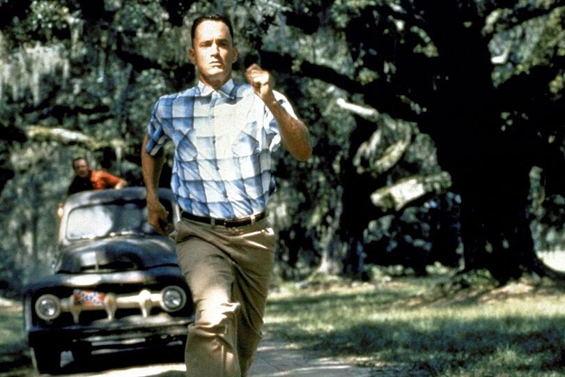 Forrest (Tom Hanks) läuft schneller als seine Verfolger. Forrest (Tom Hanks) läuft schneller als seine Verfolger.