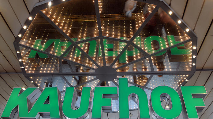 In der Lebensmittelabteilung der Kaufhof-Filiale am Marienplatz war der Schaden durch den geständigen Ladendieb überschaubar: Eistee und Milch im Gesamtwert von 4,68 Euro.
