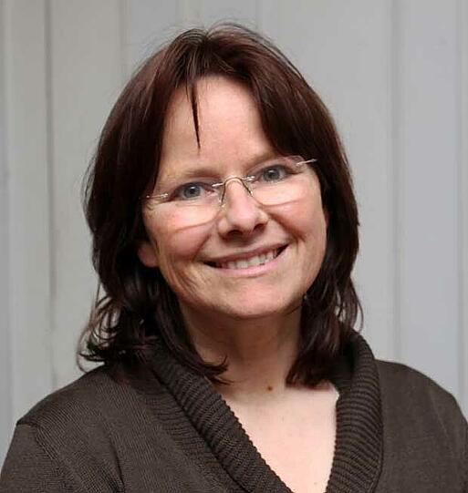 Susanne Hofmann (48), Standl: Tölzer Kasladen, Familienstand: verheiratet, ein Sohn, eine Tochter, Wohnort: Bad Tölz und München, Hobbies: das Käsefestival in Bad Tölz, Spazieren gehen, Dabei seit: 1995, Liebstes Ratschthema: &bdquo;Ich rede gern&lsquo; über gutes Essen.&ldquo;, Ich tanze bei den Marktweibern, weil &hellip; es Abstand vom Alltag ist und Spaß bringt.