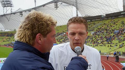 Ein noch altes Foto: 1860-Stadionsprecher  Stefan Schneider interviewt Olaf Bodden.