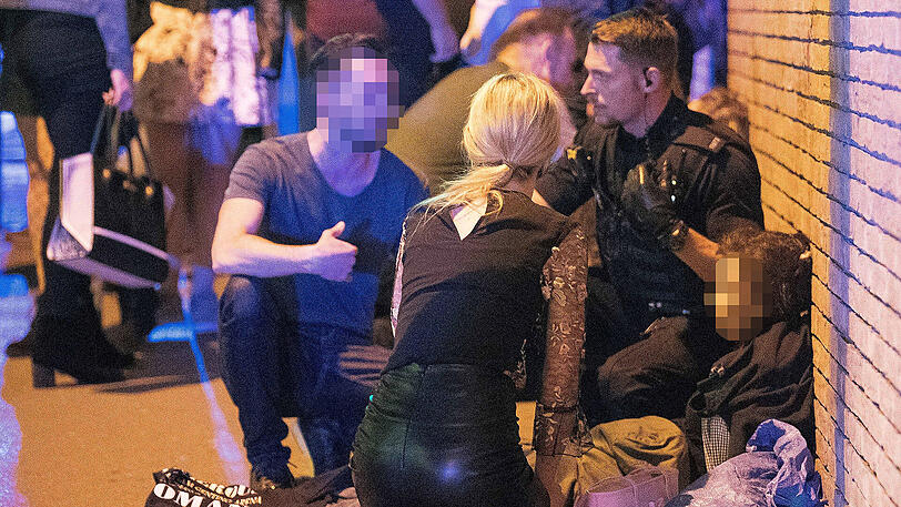 Mindestens 19 Tote nach Explosion bei Ariana-Grande-Konzert. Die ersten Bilder vom Ort des mutmaßlichen Terroranschlags.