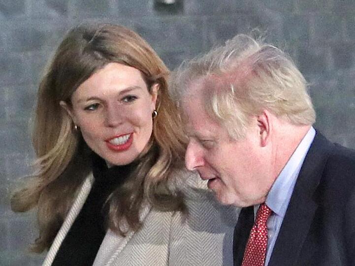 Boris Johnson und seine Freundin Carrie Symonds haben sich verlobt.
