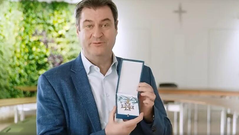 Im Rahmen der Eröffnung der Sonderausstellung "IL GRANDE LOTHAR. Weltmeister, Weltfußballer, Rekordspieler" im FC Bayern Museum gratulierte auch Bayerns Ministerpräsident Markus Söder per Video-Botschaft.