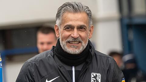 Maurizio Jacobacci, neuer TSV 1860-Trainer, nimmt am ersten Mannschaftstraining teil.