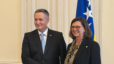 Ilse Aigner auf Auslandsreise: In Sarajevo wurde sie von Staatspr&auml;sident Denis Becirovic empfangen.