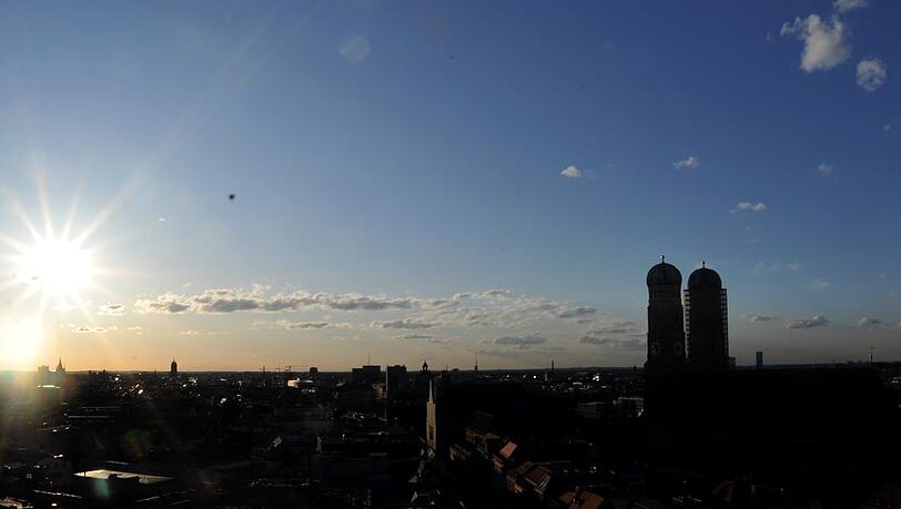 Absicherung und Wertzuwachs durch Immobilien zählt sowohl für Eigennutzer als auch für Kapitalanleger. In einer Stadt wie München sind die Voraussetzungen dafür sehr gut. Absicherung und Wertzuwachs durch Immobilien zählt sowohl für Eigennutzer als auch für Kapitalanleger. In einer Stadt wie München sind die Voraussetzungen dafür sehr gut.