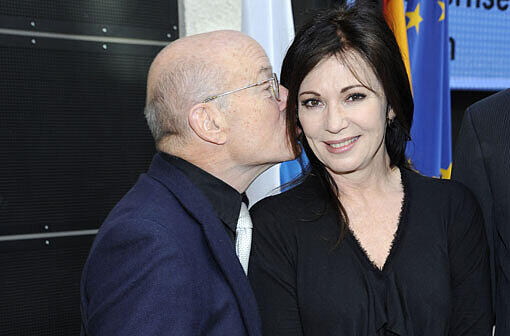 Volker Schlöndorff busselt Iris Berben.