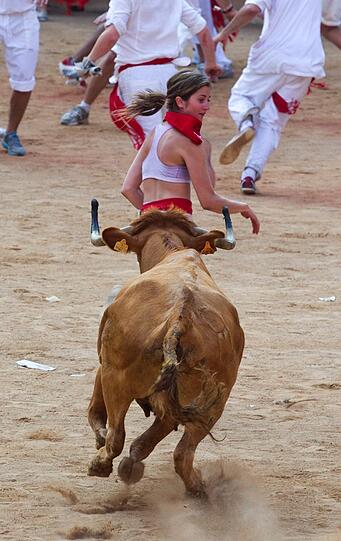 Stierhatz brutal: Aktuelle Bilder aus Pamplona.
