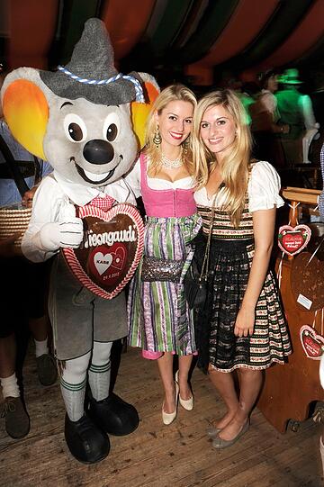 Kare und Dresscoded: Promis feiern in in Hochreiter`s Haxenbraterei auf der Wiesn 2013