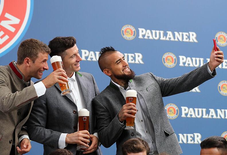 Selfie-Time: Müller, Lewandowski und Vidal.