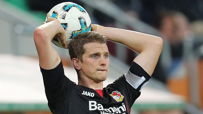Leverkusens Kapitän Lars Bender war leicht erkältet, hat zuletzt aber trainiert und sollte gegen den FC Bayern von Beginn an auflaufen können.
