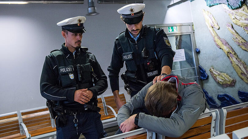 Die Trinkerszene am Hauptbahnhof bereitet der Bundespolizei immer wieder Ärger. (Symbolfoto)