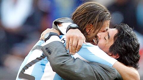 2010 im WM-Viertelfinale: Maradona (r.) und Demichelis.
