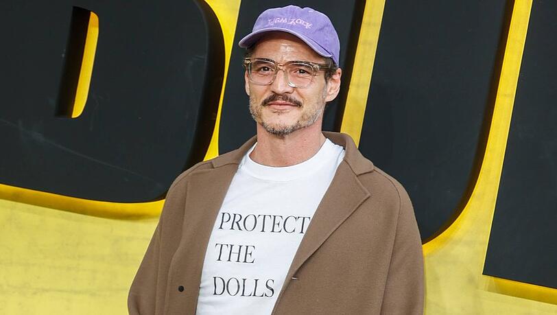 Schauspieler Pedro Pascal trägt bei der Europapremiere von "Thunderbolts" ein T-Shirt mit wichtiger Message.