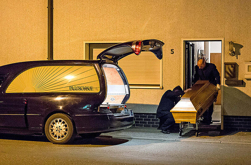Ermittler fanden insgesamt acht Babyleichen in einem Haus in Wallenfels. Am Dienstagmorgen beginnt der Prozess gegen die Eltern. (Archivbild)