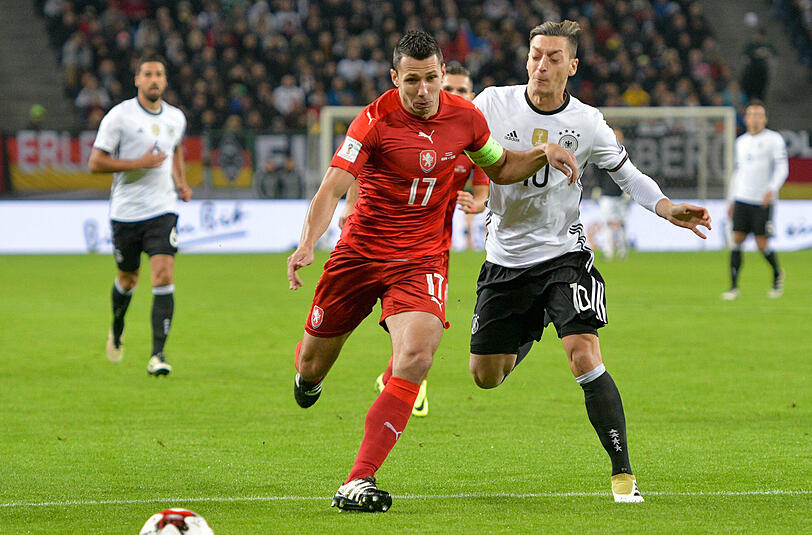 Mesut Özil: Note 2. Begann stark, entwickelte gute Ideen und machte das Spiel schnell. War auch am 1:0 beteiligt. Nach dem Wechsel weiterhin mit glänzenden Pässen, war Ausgangspunkt des dritten Treffers.