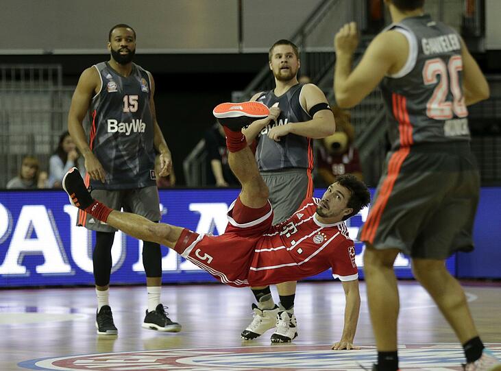 Weitere Bilder vom Duell der Fußballer und Basketballer im Audi Dome.