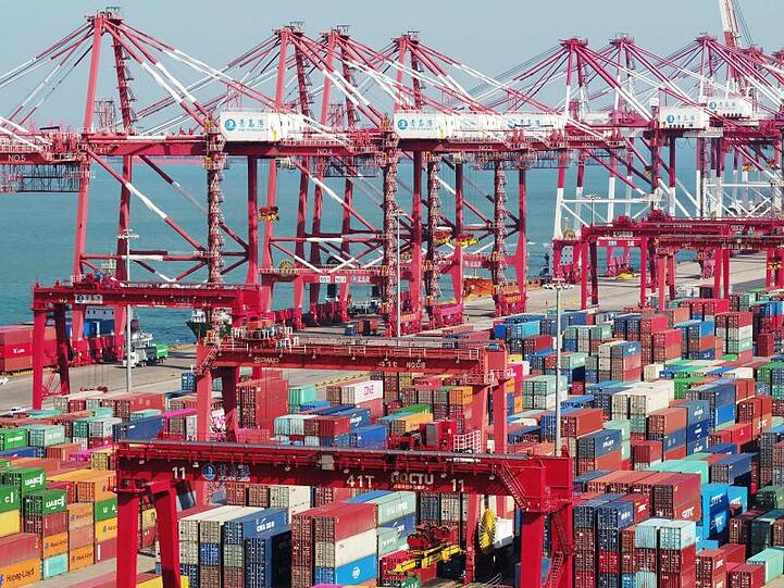 Während China und die USA mit ihrem Handelskrieg den Welthandel ins Wanken bringen, einigen sich 46 Staaten auf vereinfachte Verfahren zur Streitschlichtung.