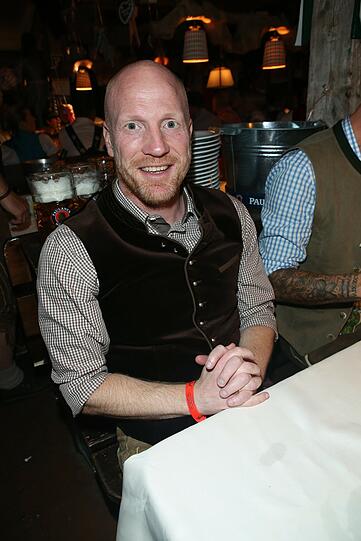 Matthias Sammer im Käferzelt.