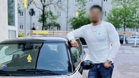 In den sozialen Medien zeigte sich der mutmaßliche Attentäter auch mit seinem Auto, das am 13.2. in München zur Tatwaffe wurde.