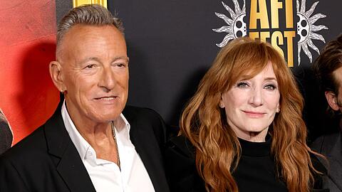 Bruce Springsteen hat im Rahmen einer Benefizveranstaltung &uuml;ber die Krebserkrankung seiner Frau Patti Scialfa gesprochen.
