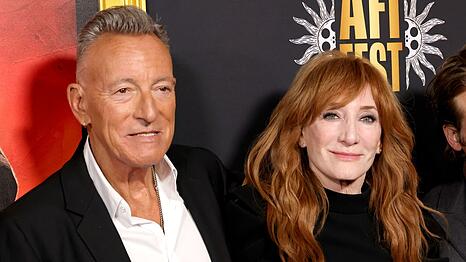 Bruce Springsteen hat im Rahmen einer Benefizveranstaltung &uuml;ber die Krebserkrankung seiner Frau Patti Scialfa gesprochen.