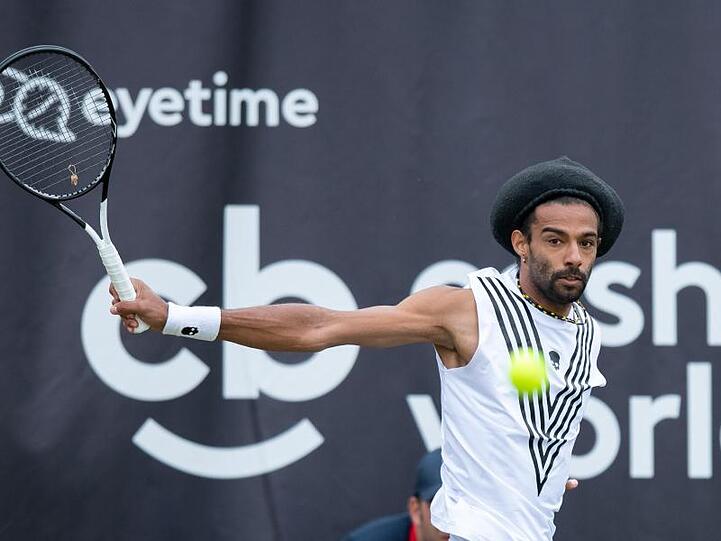 Dustin Brown setzt sich gegen John Millman durch und trifft als nächstes auf Alexander Zverev. Foot: Silas STein