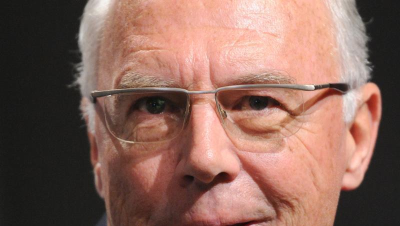 Nicht Kraft, sondern Neuer, sagt Franz Beckenbauer. Nicht Kraft, sondern Neuer, sagt Franz Beckenbauer.