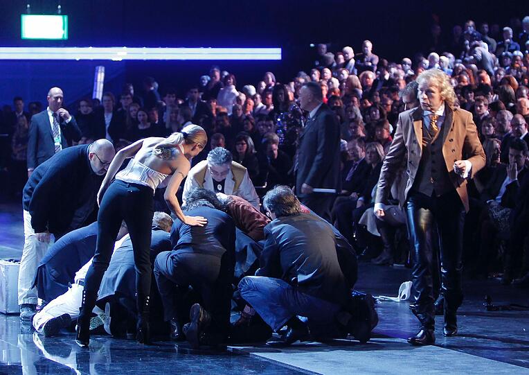 Es passierte am 4. Dezember 2010. Die Bilder von Samuel Kochs Unfall bei "Wetten, dass..".