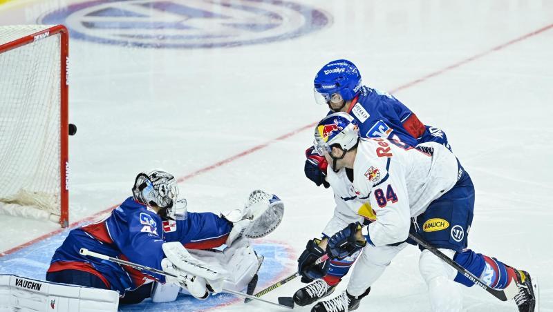 Die Adler Mannheim und der EHC Red Bull München sind für die meisten DEL-Trainer die Topfavoriten auf die Meisterschaft.