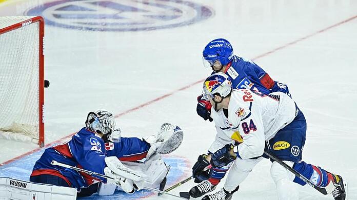 Die Adler Mannheim und der EHC Red Bull München sind für die meisten DEL-Trainer die Topfavoriten auf die Meisterschaft.
