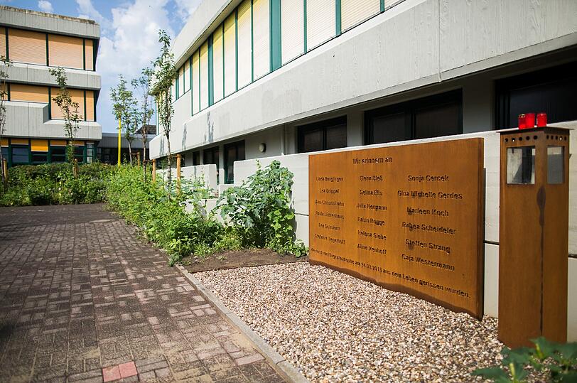 Unter anderem in Haltern am See (Nordrhein-Westfalen) wird den Absturzopfern gedacht.