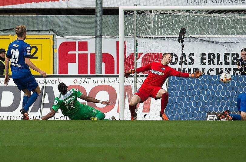 16.Spieltag: Sternstunde für Rubin Okotie! Beim 4:4 in Paderborn schnürte der vielgescholtene Stürmer einen Hattrick - und drehte das Spiel in Unterzahl nach einem 1:3-Rückstand. Die Löwen kassierten zwar noch den Ausgleich in der letzten Minute, ein Sieg für die Moral war's trotzdem.