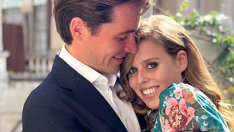 Prinzessin Beatrice und Edoardo Mapelli Mozzi auf ihrem Verlobungsfoto Prinzessin Beatrice und Edoardo Mapelli Mozzi auf ihrem Verlobungsfoto