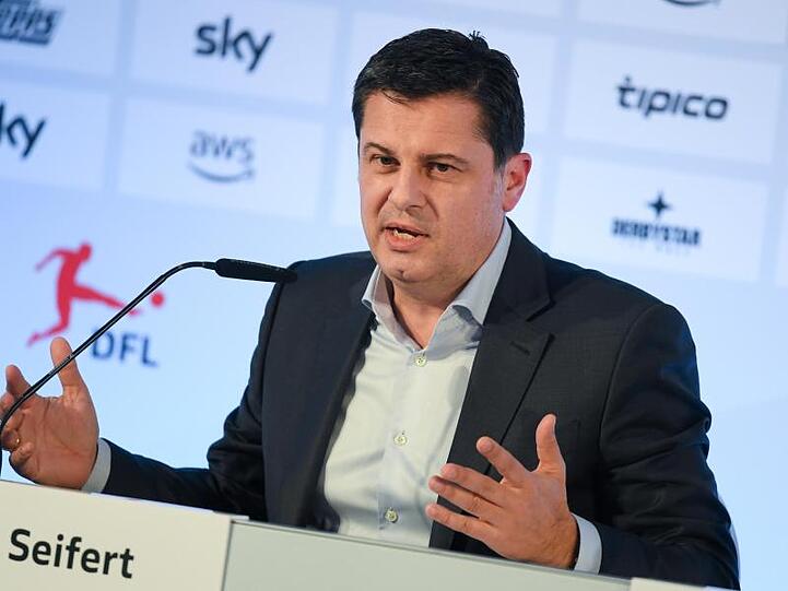 DFL-Chef Christian Seifert bei der Pressekonferenz im Anschluss an die DFL-Mitgliederversammlung.