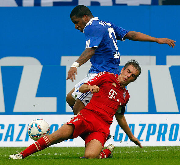 PHILIPP LAHM: Endlich eine richtige Herausforderung mit Farfan als Rechtsaußen. Mit einigen gefährlichen Vorstößen, feiner Pass auf Müller. Note 3
