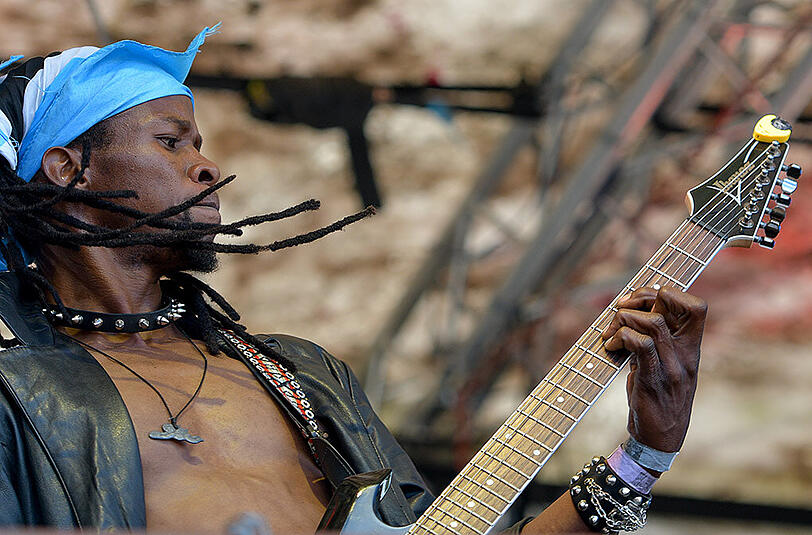 Spencer Thrust, der Gitarrist der Death Metal Band "Overthrust" aus Botswana.