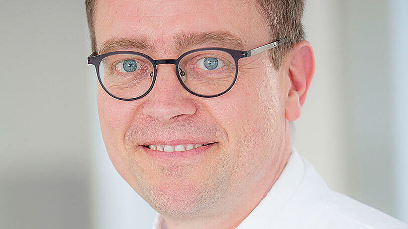 Orthopäde Dr. Karsten Wiechert ist einer der Chefärzte der Tagesklinik Wirbelsäule in der Schön Klinik in München-Harlaching.