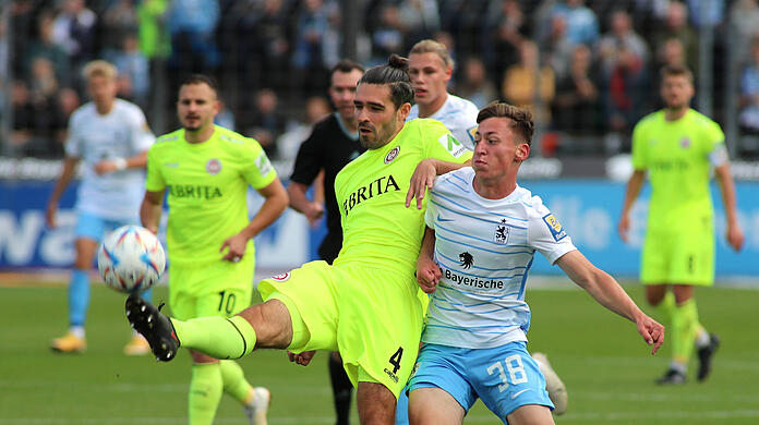 Der TSV 1860 München baut seinen Vorsprung auf die  SV Wehen Wiesbaden aus.